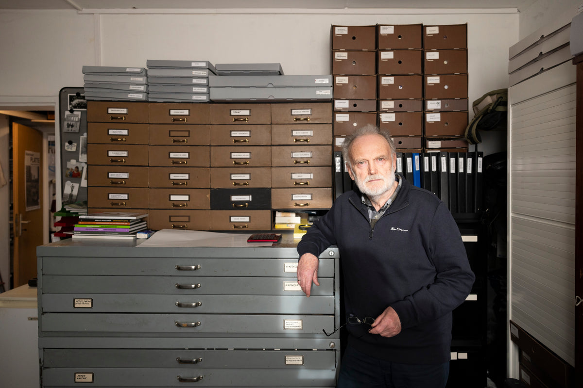 Harald Kirschner in „Erstbezug Platte – Geschichten vom Ankommen in Leipzig-Grünau“, 2026 (Foto: Jasmin Zwick © edition.zb)