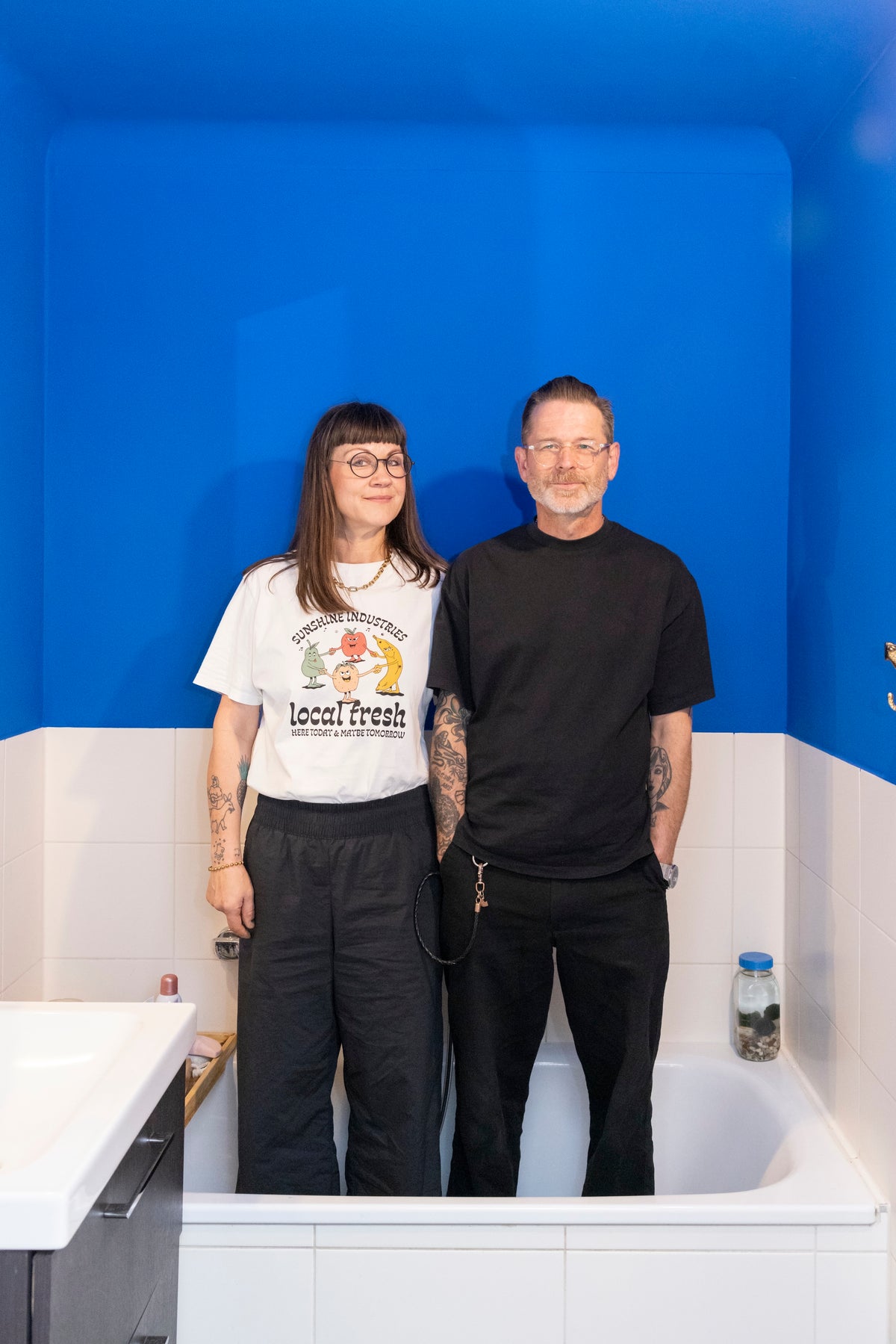 Ilka Richter-Steinert und Tobias Steinert in „Erstbezug Platte – Geschichten vom Ankommen in Leipzig-Grünau“, 2026 (Foto: Jasmin Zwick © edition.zb)
