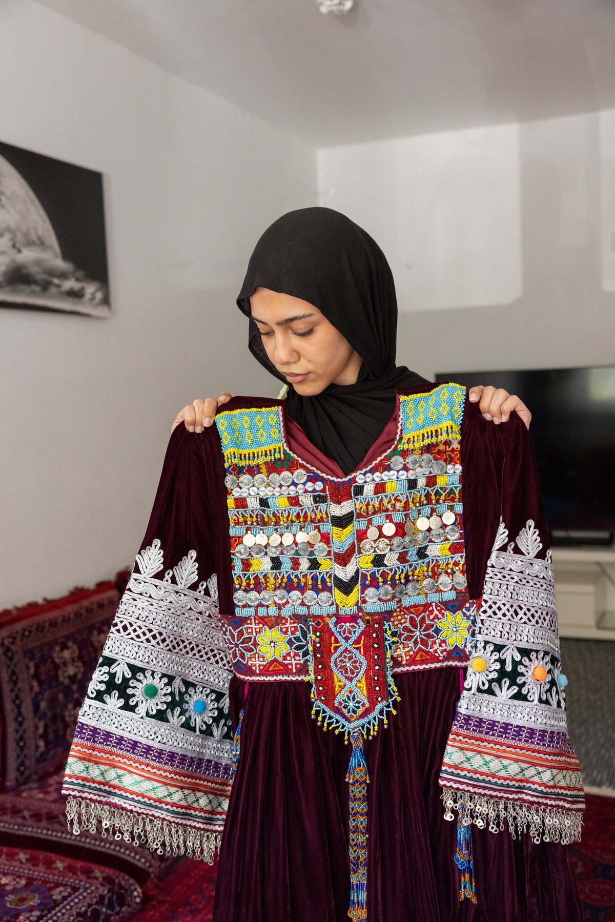 Sana Taheri in „Erstbezug Platte – Geschichten vom Ankommen in Leipzig-Grünau“, 2026